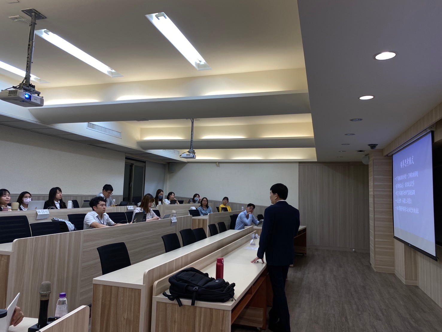 請置入：講者林國徵教授演講實況