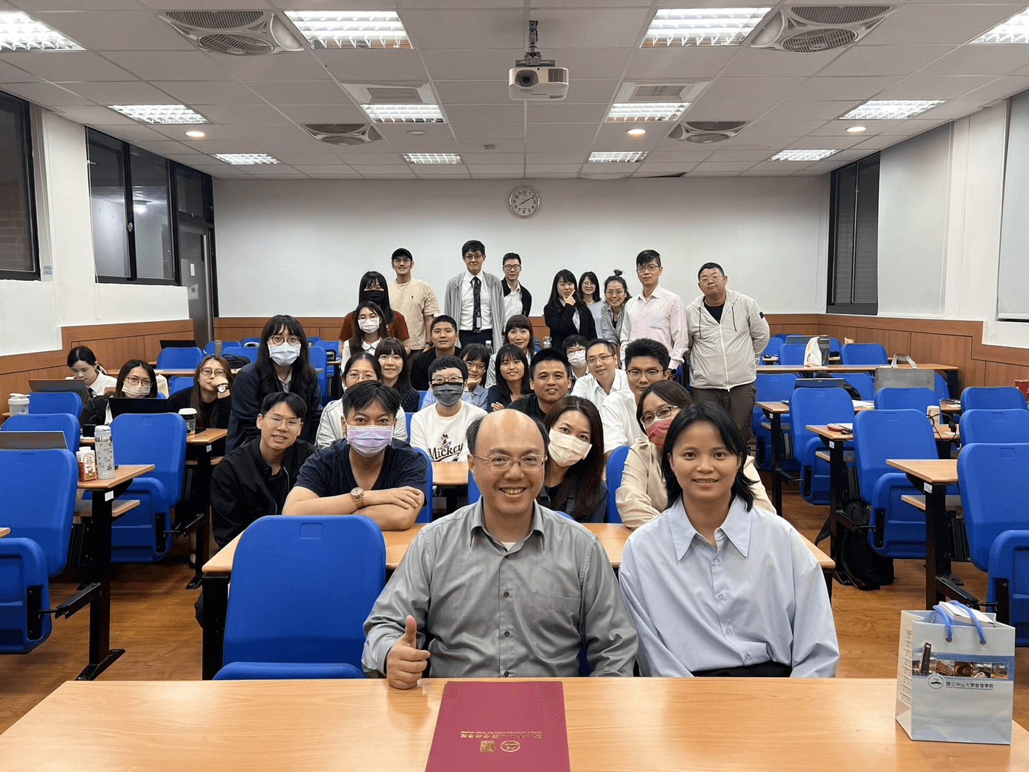 請置入：全體師生與講者合影